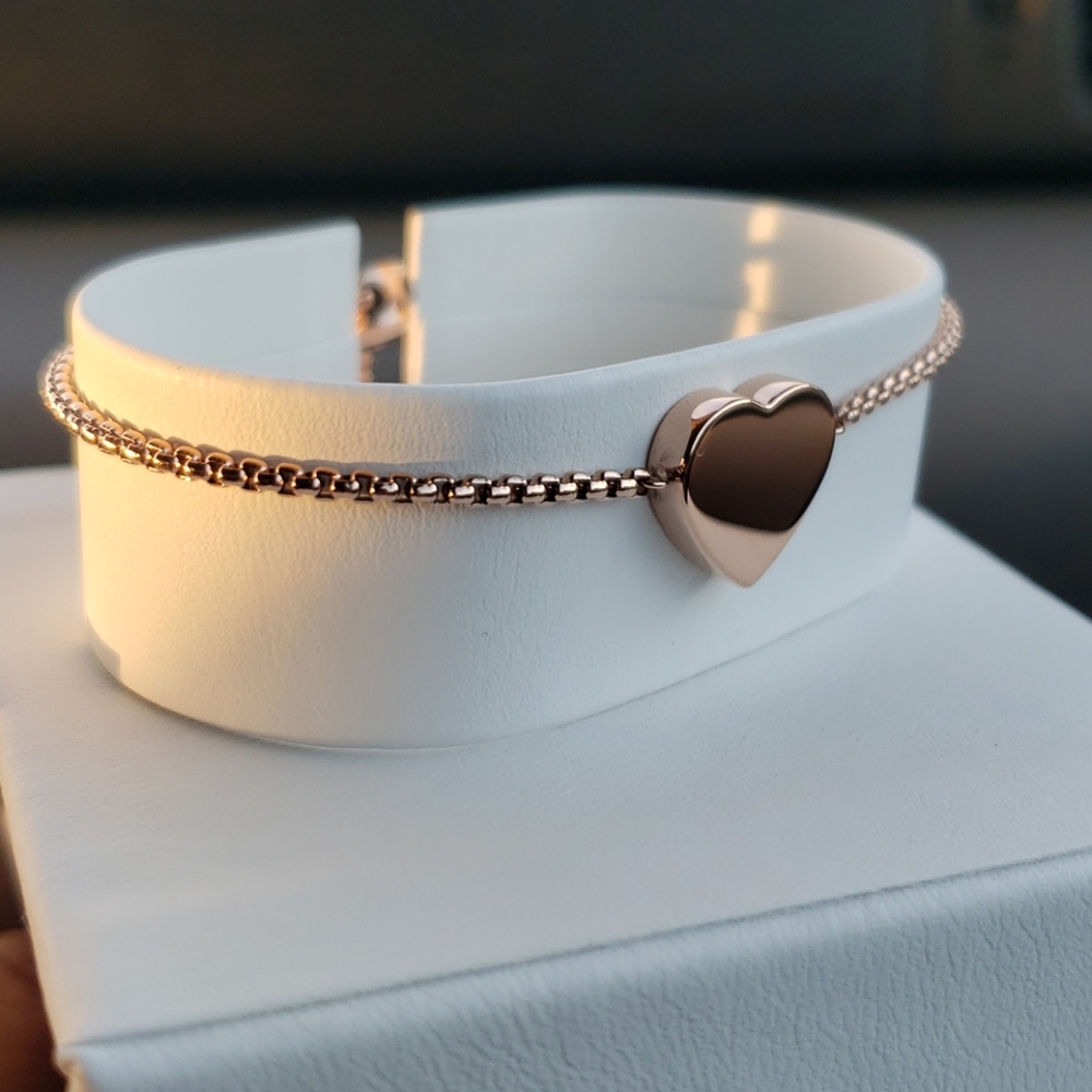 Michael Kors rose gold watch and bracelet - Picture 9 of 11